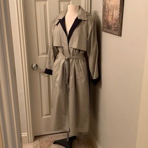 London Fog Trench Coat Lined with removable 3M Thinsulate lining.  Khaki.